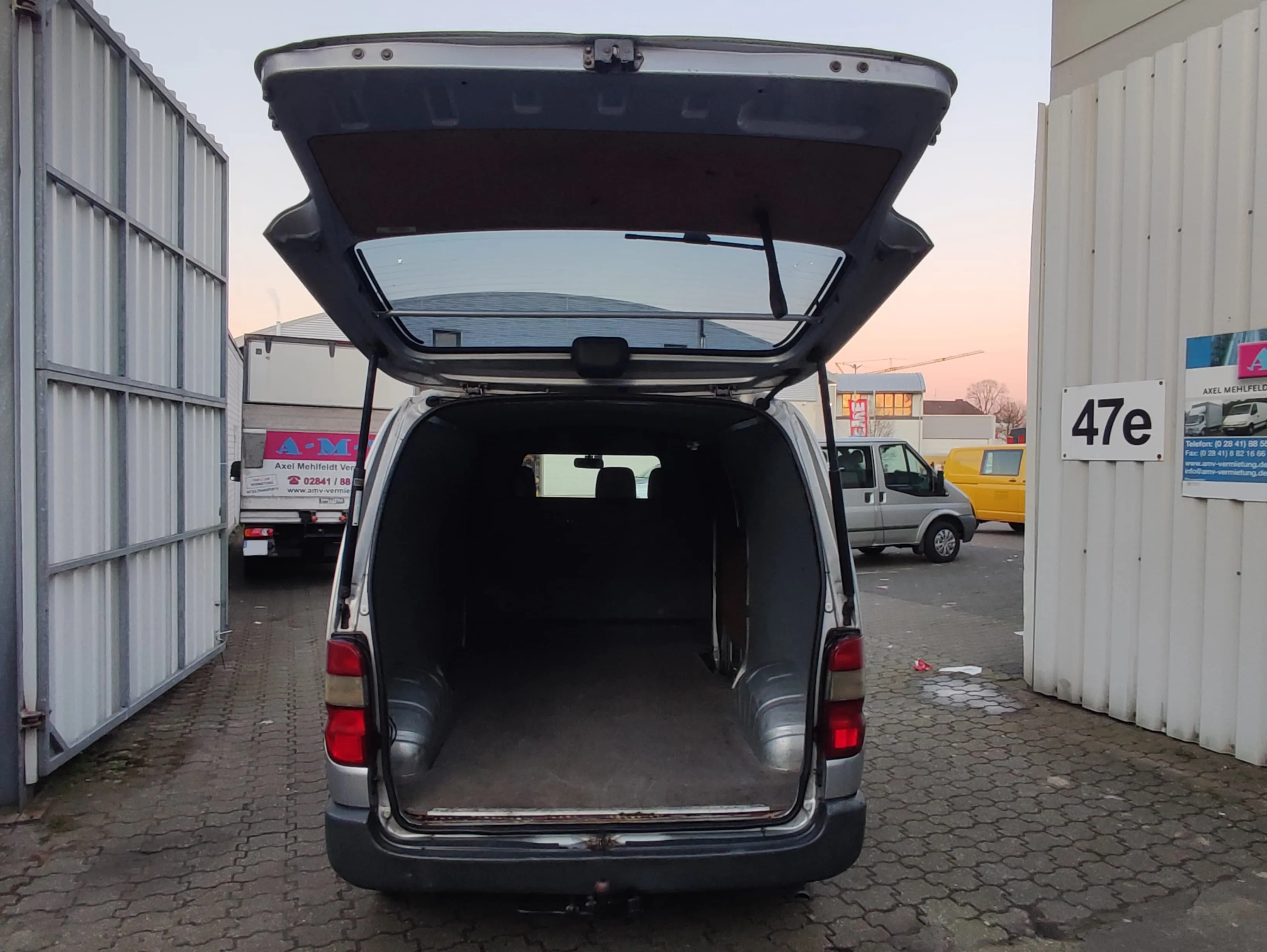 Toyota HiAce - Fahrzeug 6 Ladefläche