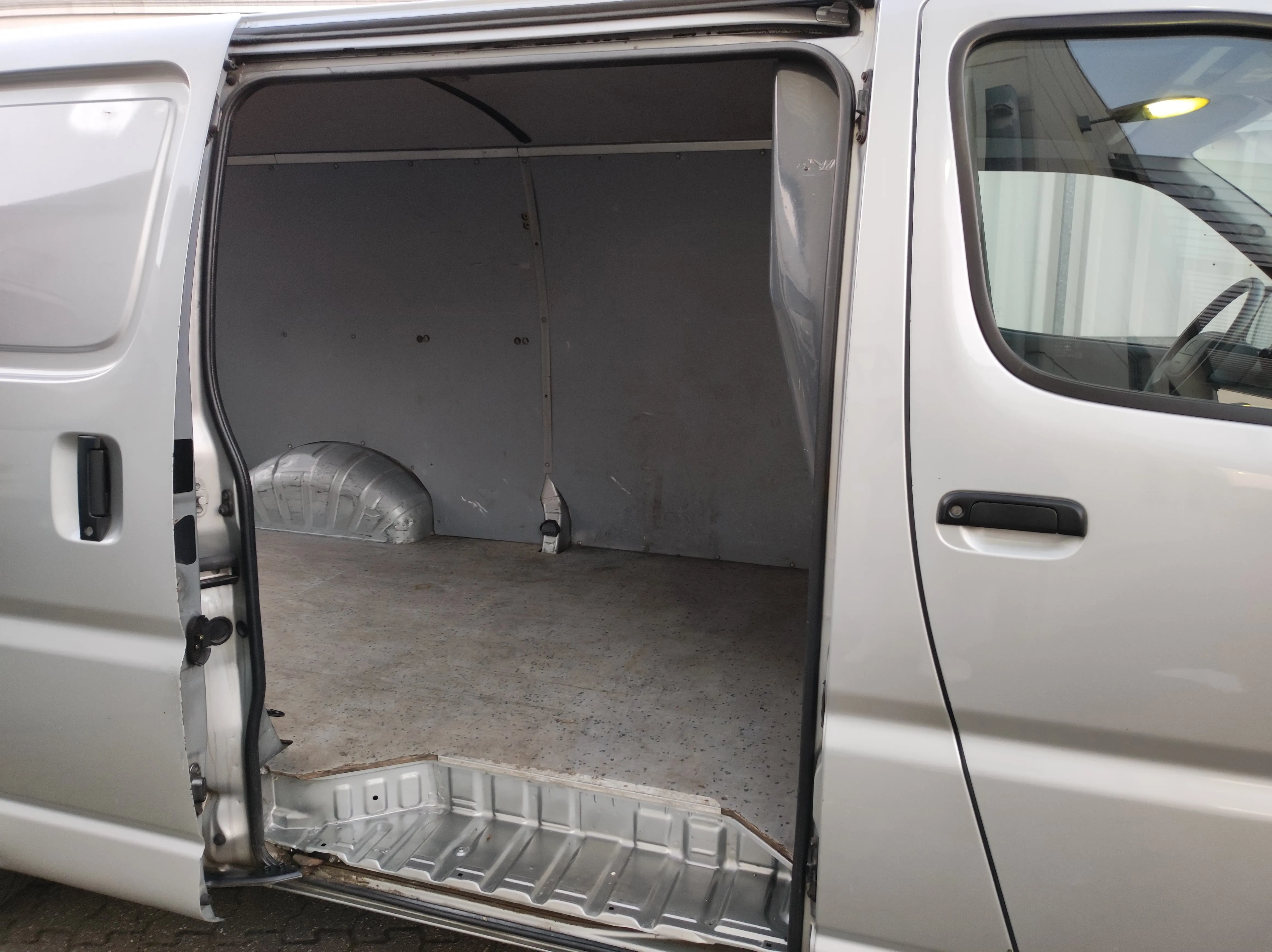 Toyota HiAce - Fahrzeug 6 von der Seite