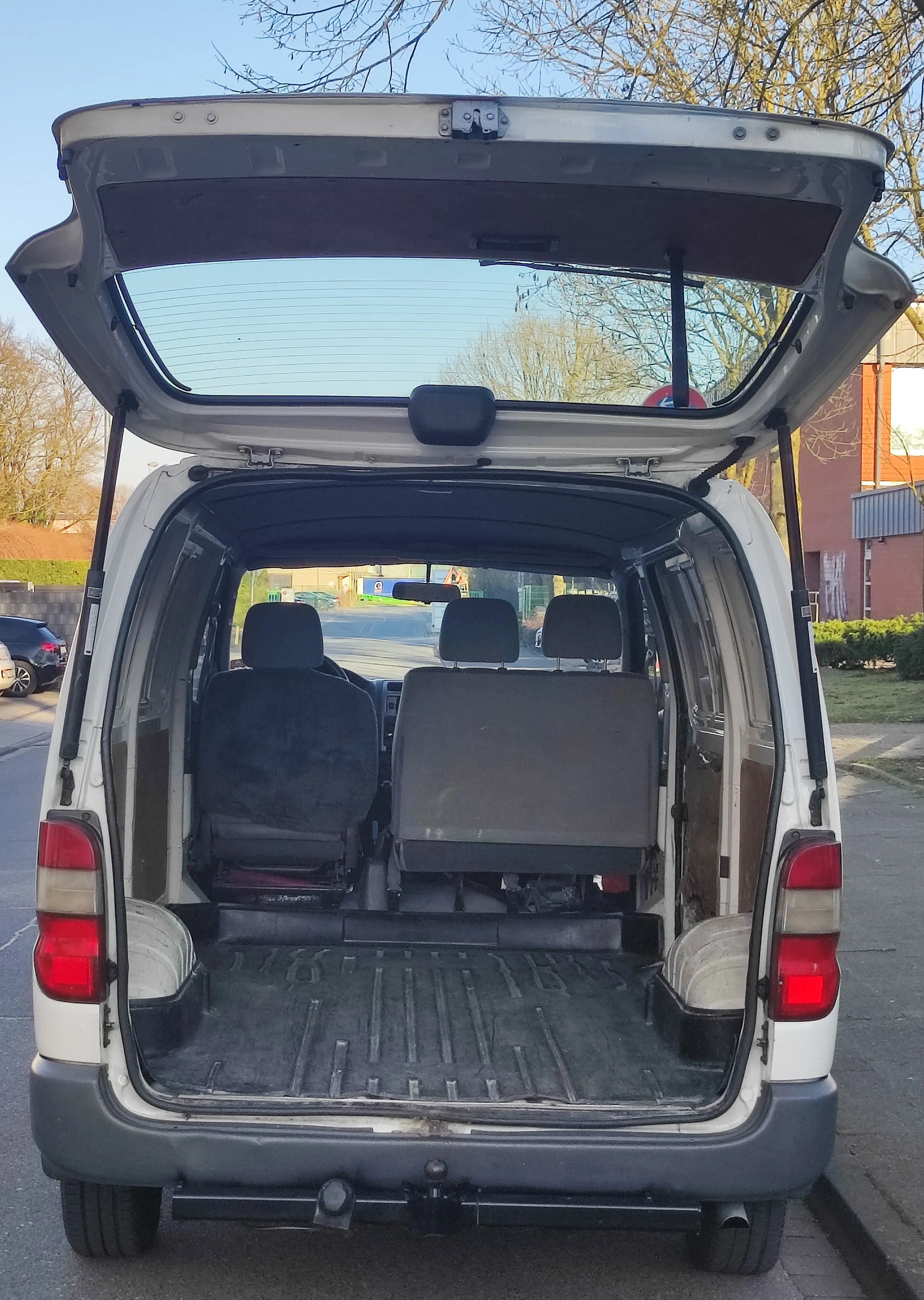 Toyota HiAce - Fahrzeug 7 Ladefläche