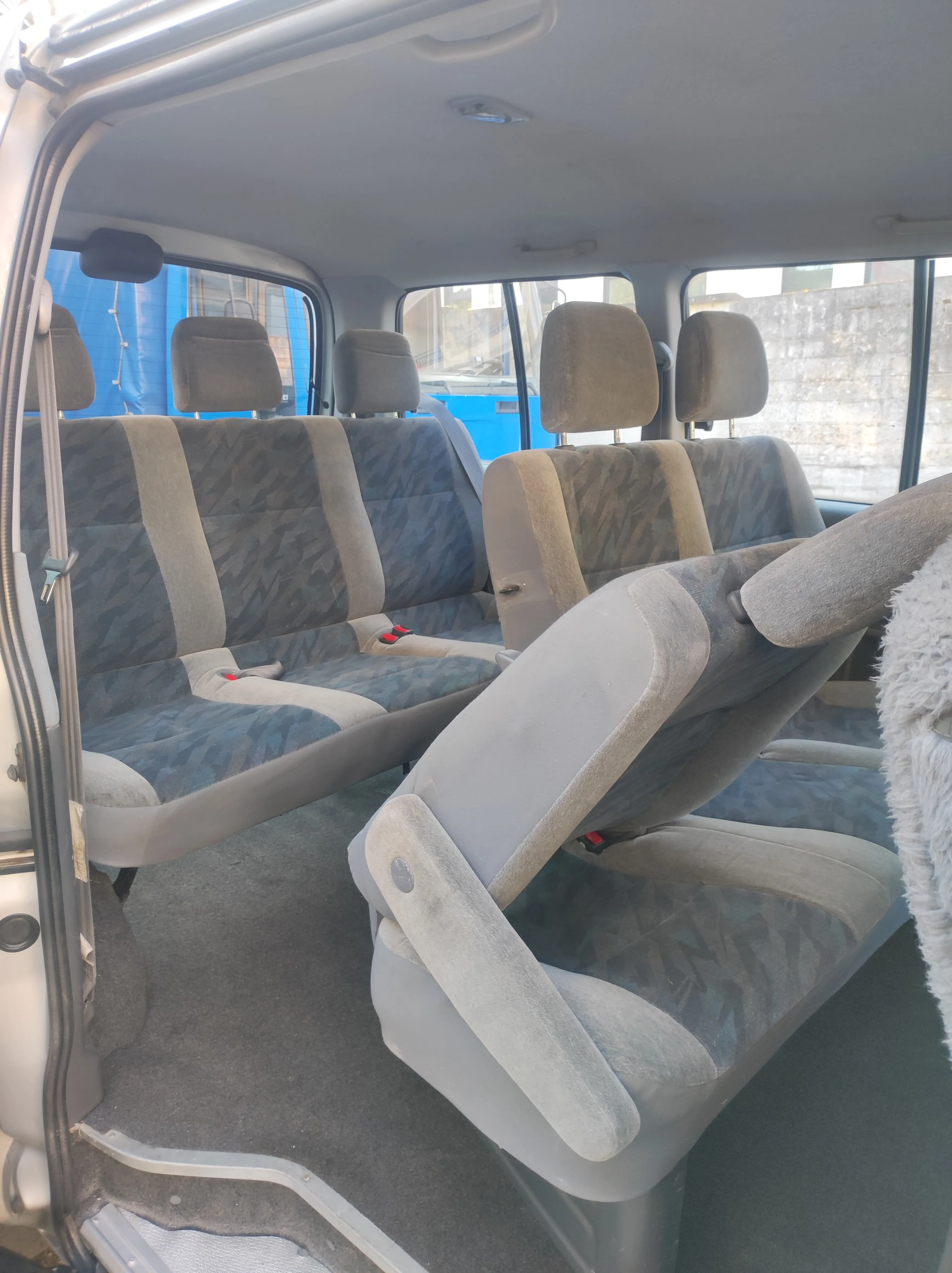 Toyota HiAce - Fahrzeug 8 Rückbank