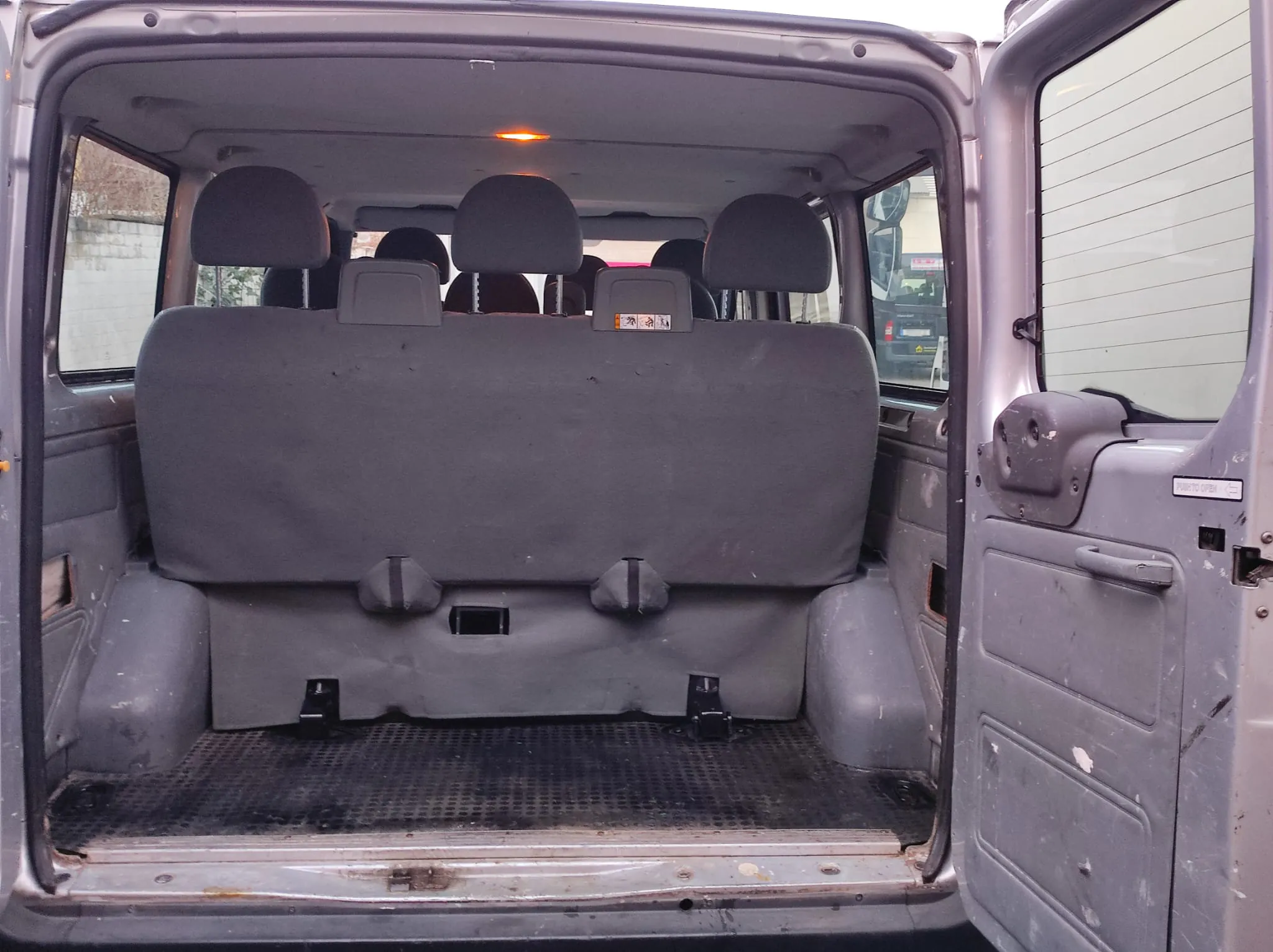 Ford Transit - Fahrzeug 9 von hinten